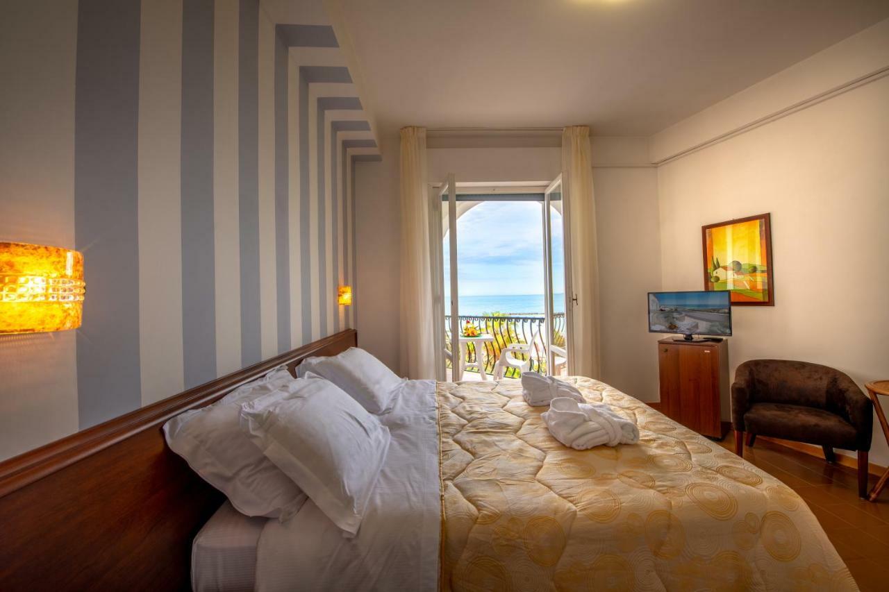 Grand Hotel Excelsior ซัน เบเนเดตโต เดล ตรอนโต ภายนอก รูปภาพ