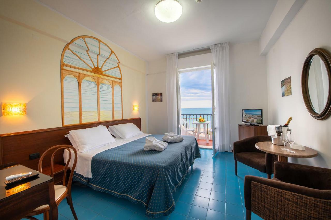 Grand Hotel Excelsior ซัน เบเนเดตโต เดล ตรอนโต ภายนอก รูปภาพ