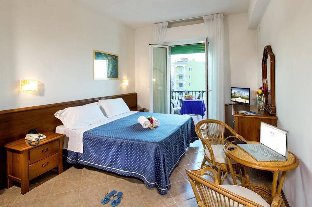 Grand Hotel Excelsior ซัน เบเนเดตโต เดล ตรอนโต ภายนอก รูปภาพ